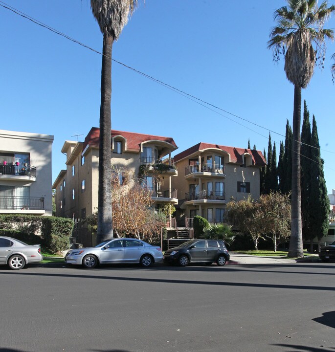 1964 Rodney Dr in Los Angeles, CA - Building Photo