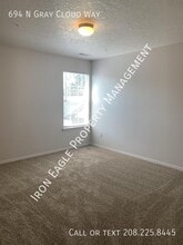 694 N Gray Cloud Way in Meridian, ID - Building Photo - Building Photo