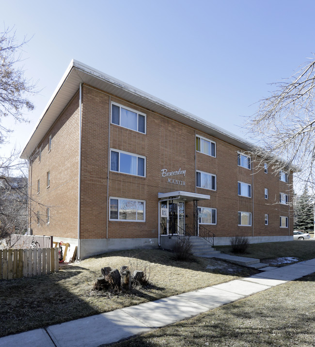 Beverley Manor in Calgary, AB - Building Photo - Primary Photo