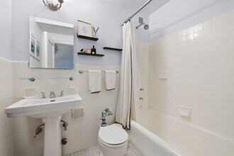 45 Christopher St in New York, NY - Building Photo - Building Photo
