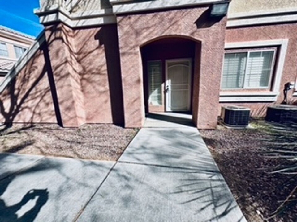 353 Amber Pine St in Las Vegas, NV - Building Photo