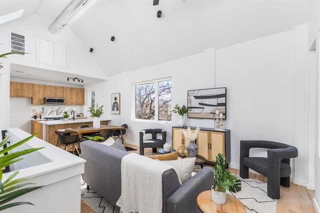 1205 Perez St in Austin, TX - Building Photo - Building Photo