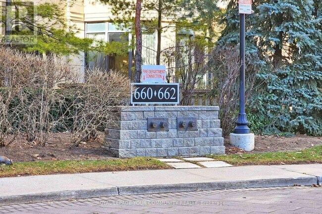 662-6662 Sheppard Ave E in Toronto, ON - Building Photo - Building Photo