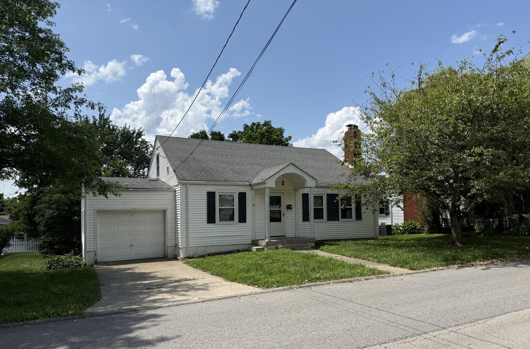 105 N Paulding St in Lancaster, KY - Building Photo