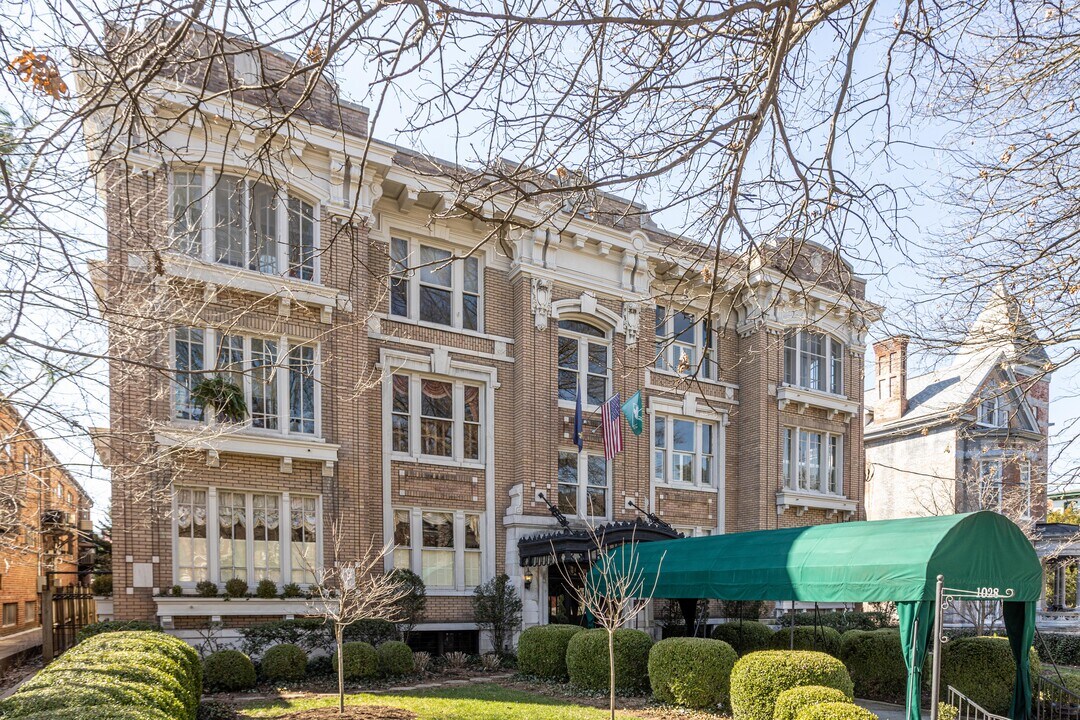 1028 Cherokee Rd in Louisville, KY - Foto de edificio