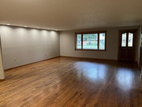 18231 SW Terry Ave in Lake Oswego, OR - Building Photo - Building Photo