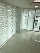 79 SW 12th St, Unit 1106 in Miami, FL - Foto de edificio - Building Photo