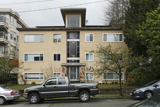 503 Agnes St in New Westminster, BC - Building Photo - Building Photo