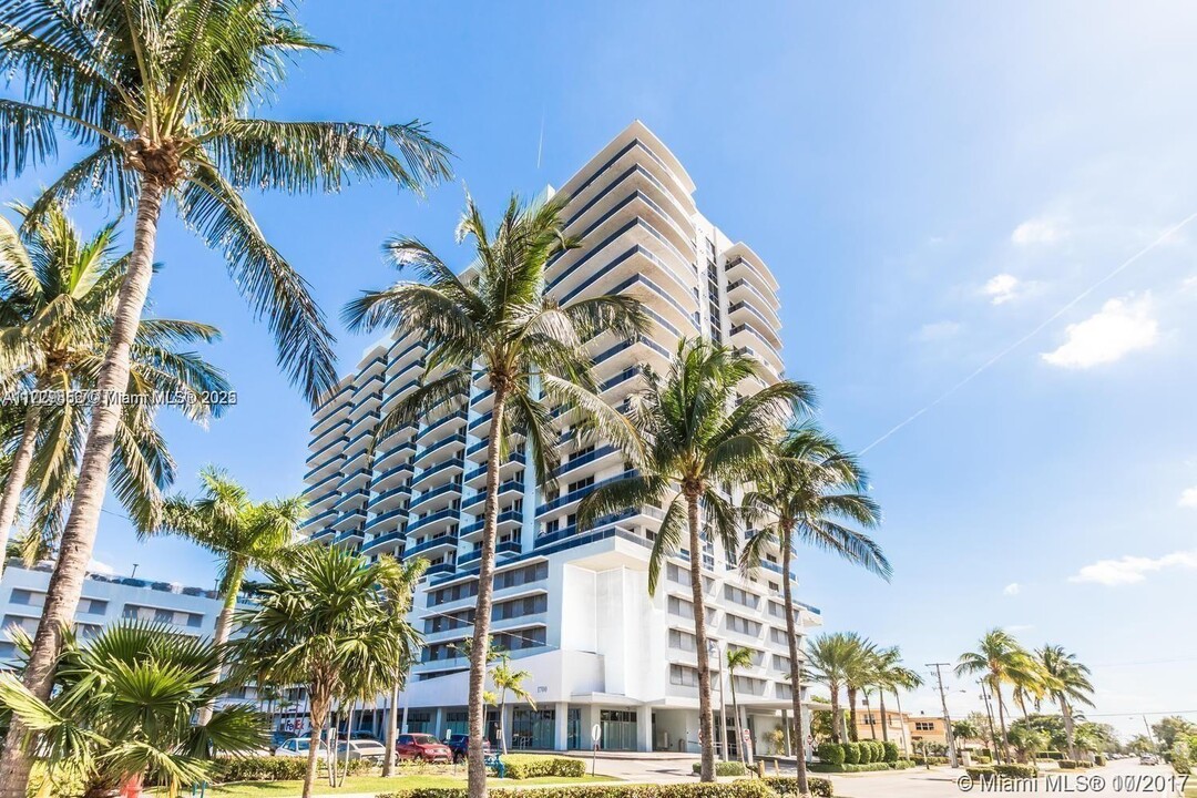 7901 Hispanola Ave, Unit 1607 in North Bay Village, FL - Foto de edificio
