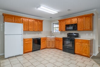 Windsor Park in Conway, AR - Building Photo - Interior Photo