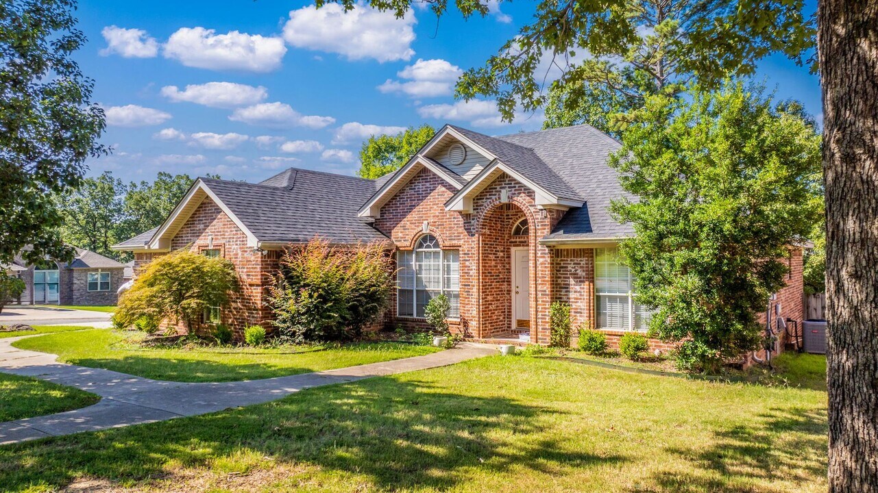 161 Diamond Pointe Dr in Maumelle, AR - Building Photo
