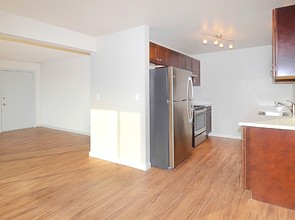 Ballard Heights in Seattle, WA - Building Photo - Interior Photo