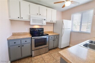 12630 Kenwood Ln in Ft. Myers, FL - Building Photo - Building Photo