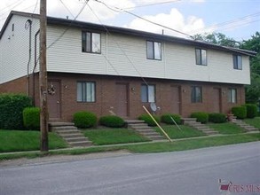 341-347 E Portage Trl in Cuyahoga Falls, OH - Building Photo - Building Photo