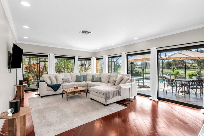 property at 3250 Lakeview Blvd