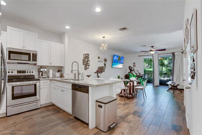 355 SE 1st Dr in Deerfield Beach, FL - Building Photo - Building Photo