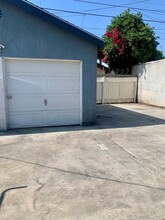 340 E 105th St in Los Angeles, CA - Foto de edificio - Building Photo