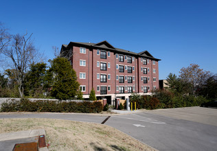 Hillsboro Cir in Nashville, TN - Building Photo - Building Photo