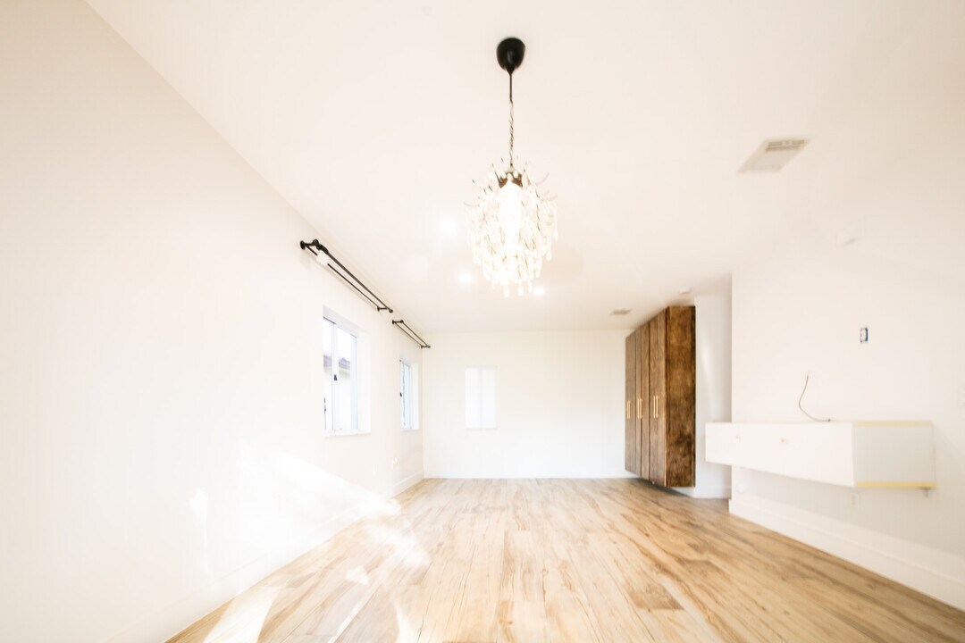 1112 NE 1st Ave in Homestead, FL - Building Photo
