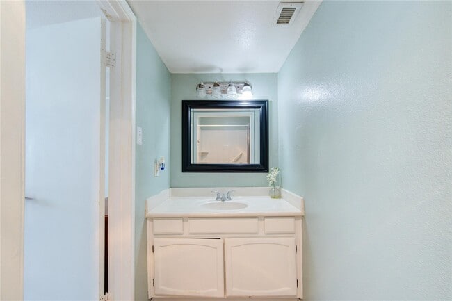 property at 18218 Heritage Ln