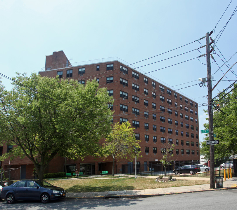 New Haven Plaza in Far Rockaway, NY - Building Photo