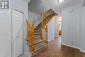 18 Ravenscroft Ct in Ottawa, ON - Building Photo - Building Photo
