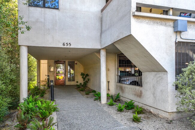 655 Chetwood St in Oakland, CA - Building Photo - Building Photo