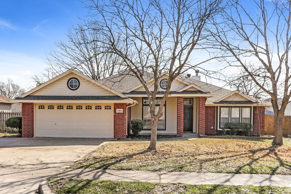 1002 N Carolina Ave in Midlothian, TX - Building Photo