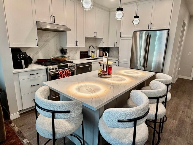 property at 18 Artisan Dr