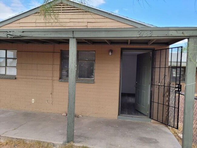 property at 2733 Sunland Vista