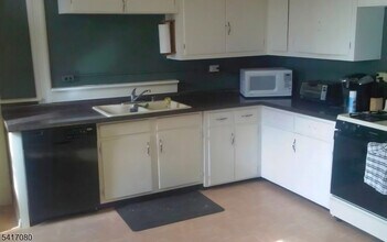 60 Mills St in Morristown, NJ - Building Photo - Building Photo