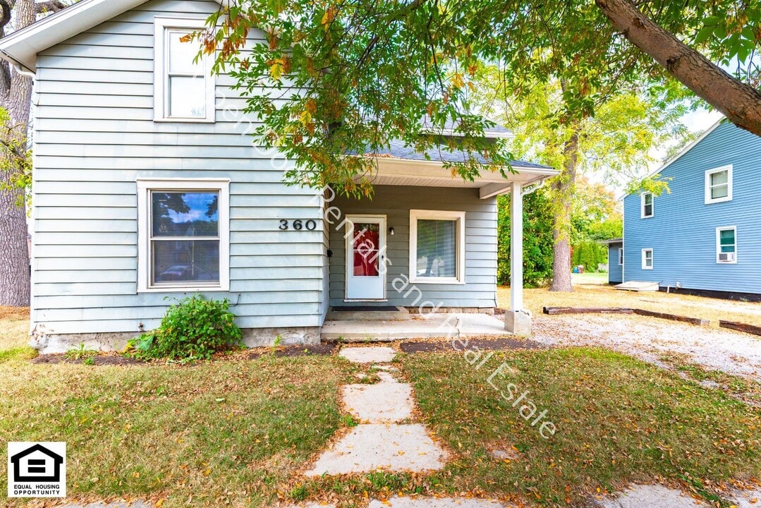 360 W 9th St in Auburn, IN - Building Photo