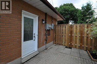 75 Woodhaven Rd in Kitchener, ON - Building Photo