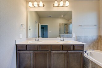 1207 Cascade Hls Dr in Arcola, TX - Building Photo - Building Photo