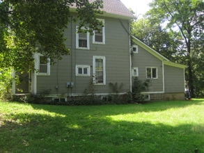 106 W Spring Dr in Twin Lakes, WI - Foto de edificio - Building Photo