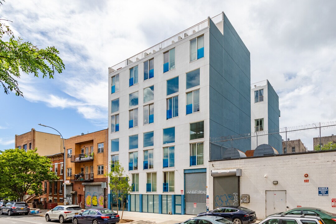 542 Saint Marks Ave in Brooklyn, NY - Foto de edificio