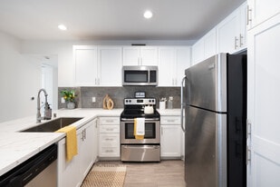 3400 Cahuenga Blvd Los Angeles, CA 90068 in Los Angeles, CA - Building Photo