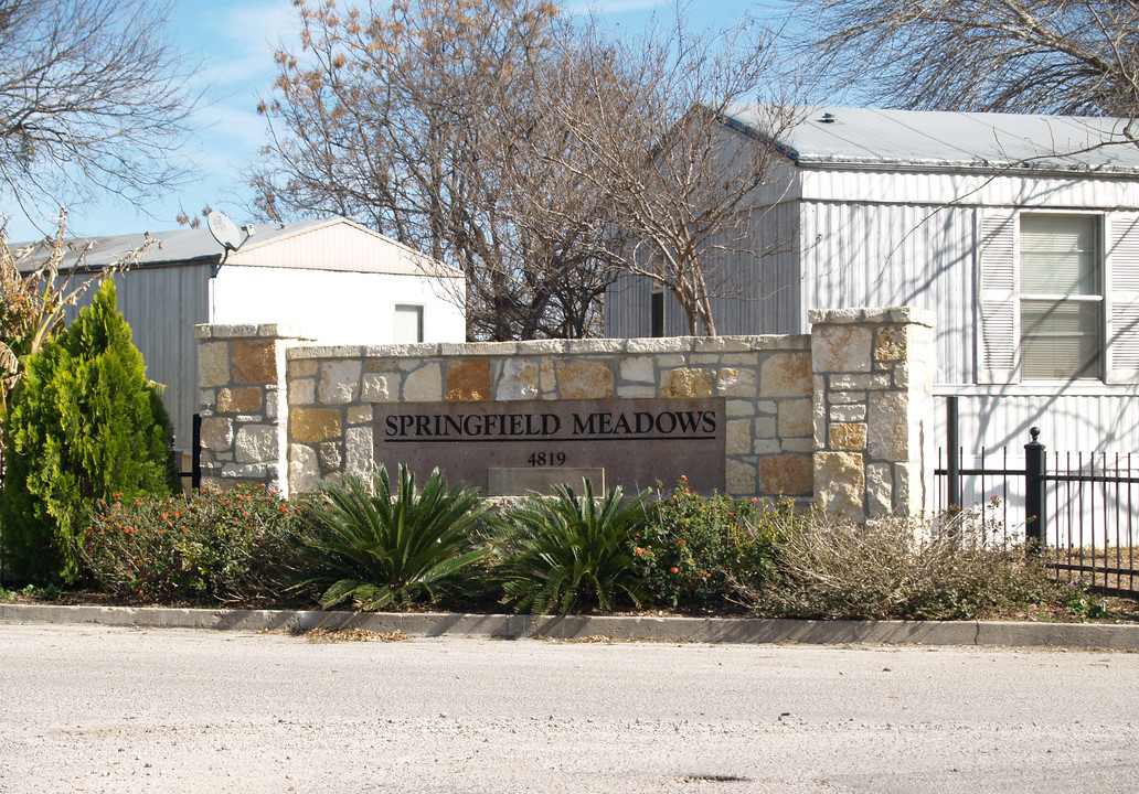 Springfield Meadows in San Antonio, TX - Building Photo