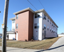 Sunset Heights Apartments in Waukesha, WI - Building Photo - Building Photo