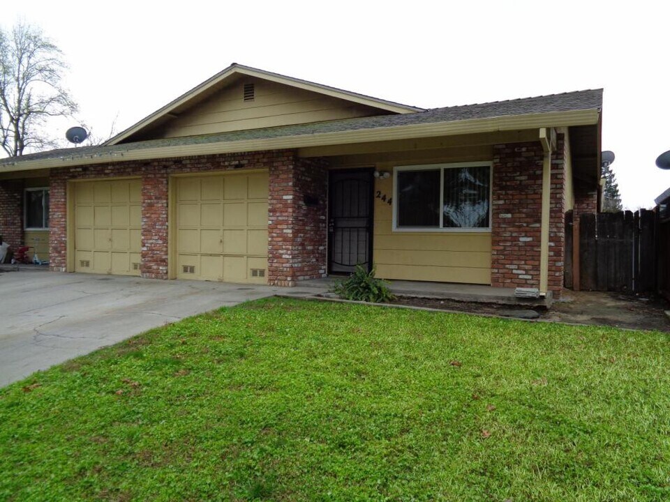 244 W Alexander Ave Photo