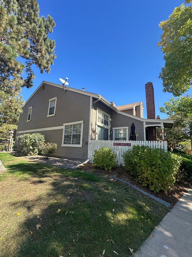 2092 S Helena St in Aurora, CO - Building Photo - Building Photo