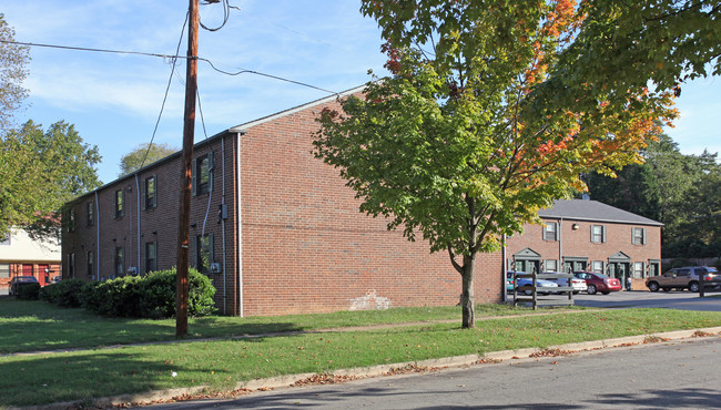 Oxford Square Apartments in Richmond, VA - Building Photo - Building Photo