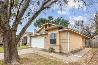 12312 Little Fatima Ln in Austin, TX - Foto de edificio - Building Photo