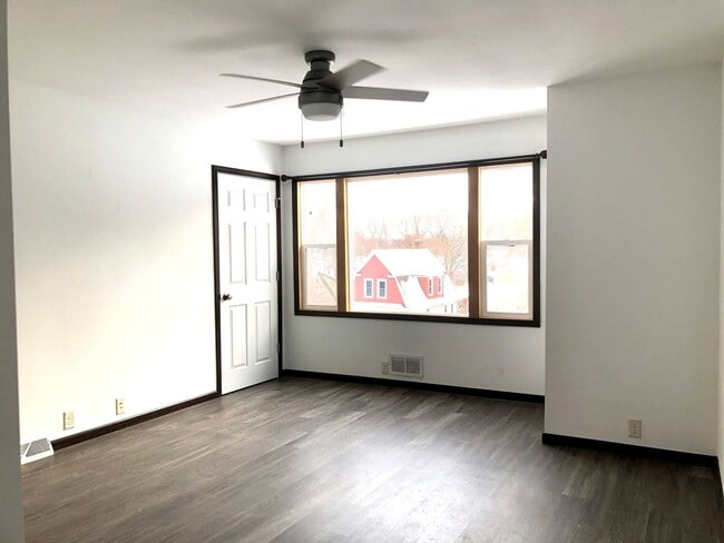 property at 122 W Cedar St