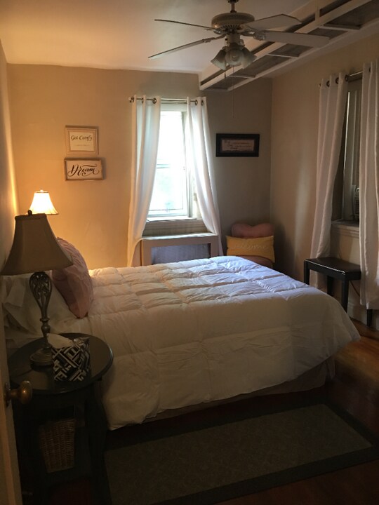 2566 Pearsall Ave in Bronx, NY - Building Photo