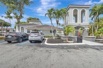 7160 NW 179th St in Hialeah, FL - Building Photo - Building Photo