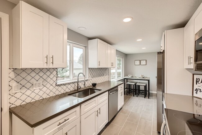 4445 S Delaware St in Englewood, CO - Foto de edificio - Building Photo