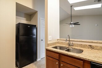 10935 Livingston Dr in New Port Richey, FL - Foto de edificio - Building Photo