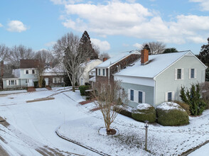 Southampton Meadows in Southampton, NY - Building Photo - Primary Photo