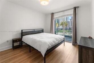 90 SW 3rd St, Unit 1115 in Miami, FL - Building Photo - Building Photo